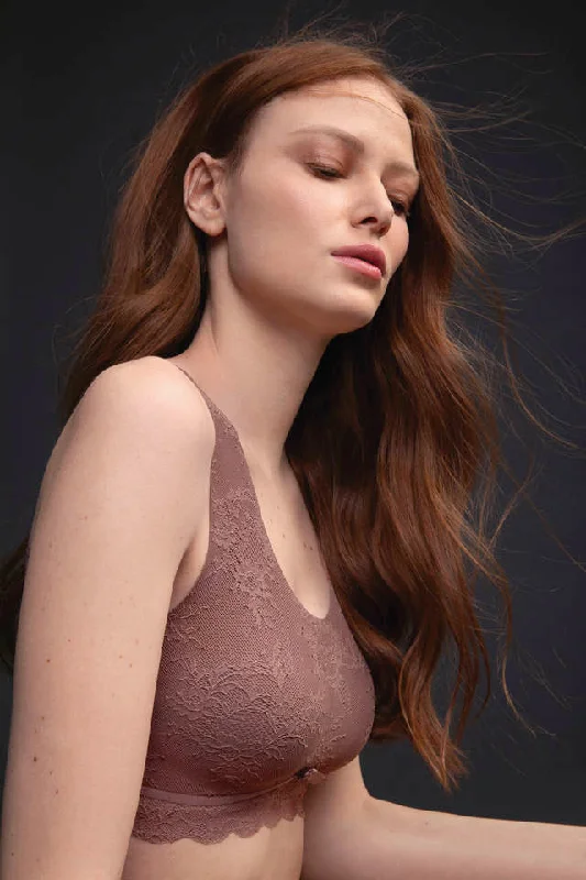 Weekend Offers That Delight Essential Lace Bralette