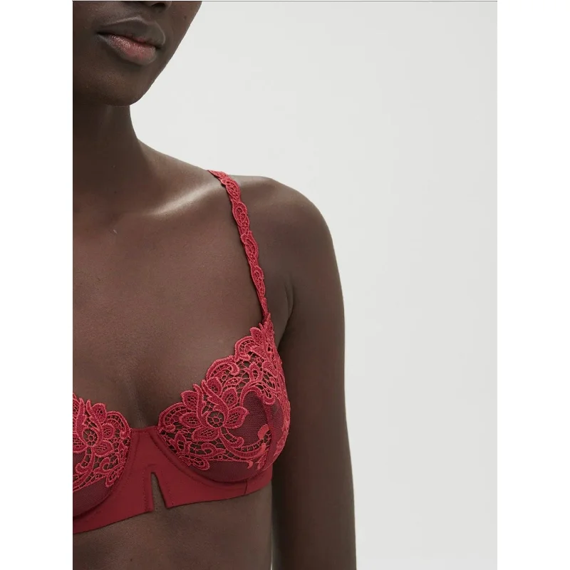 Weekend Deals That Dazzle Saga Sheer Demi In Lipstick